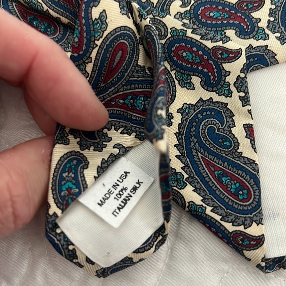 Don Loper Beverly Hills Italian Silk Paisley Tie Cream Blue Red Classic - Picture 5 of 5